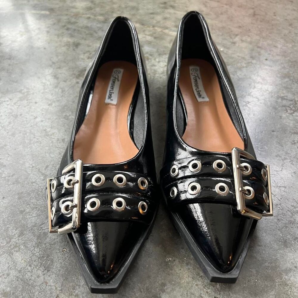 Forever Link Black Patent Pointed Toe Buckle Flats Grommet Hardware Edgy 7.5 - Picture 2 of 8